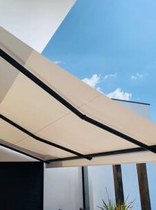 Toldos Retráteis Branco - Plaza Toldos